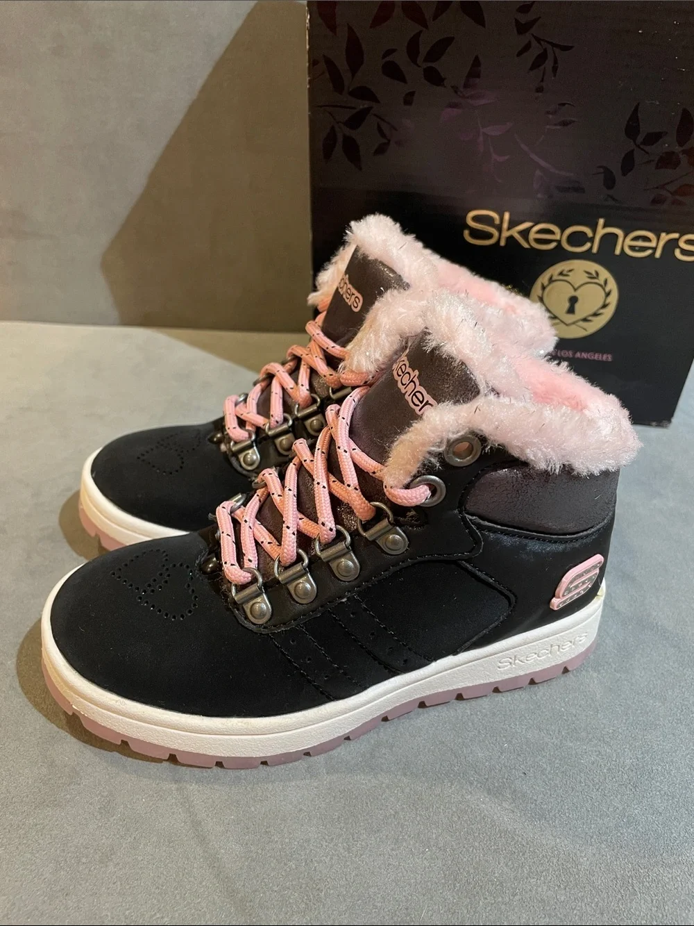 NEW Skechers Girls 11 Black Pink Suede Lace Up Boots Faux Fur Lined